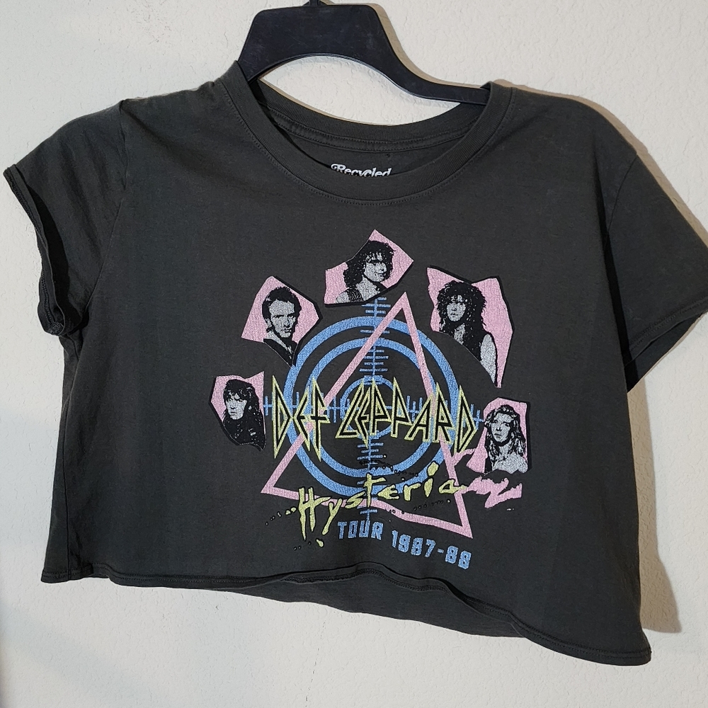 Def Leppard‎ cut off shirt medium.        Bin 15